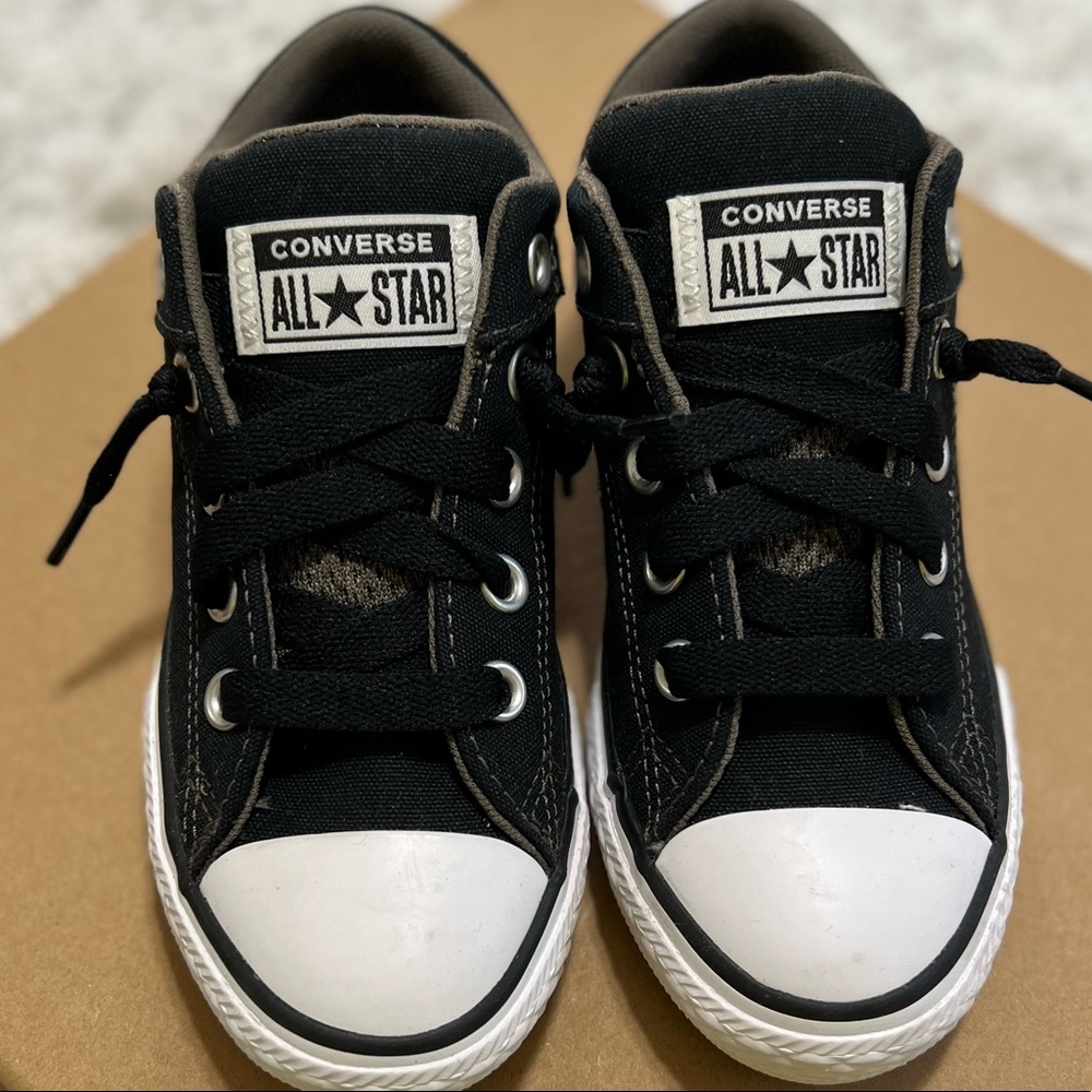 NWOT 👟 CT Converse Mid High Street Sneakers